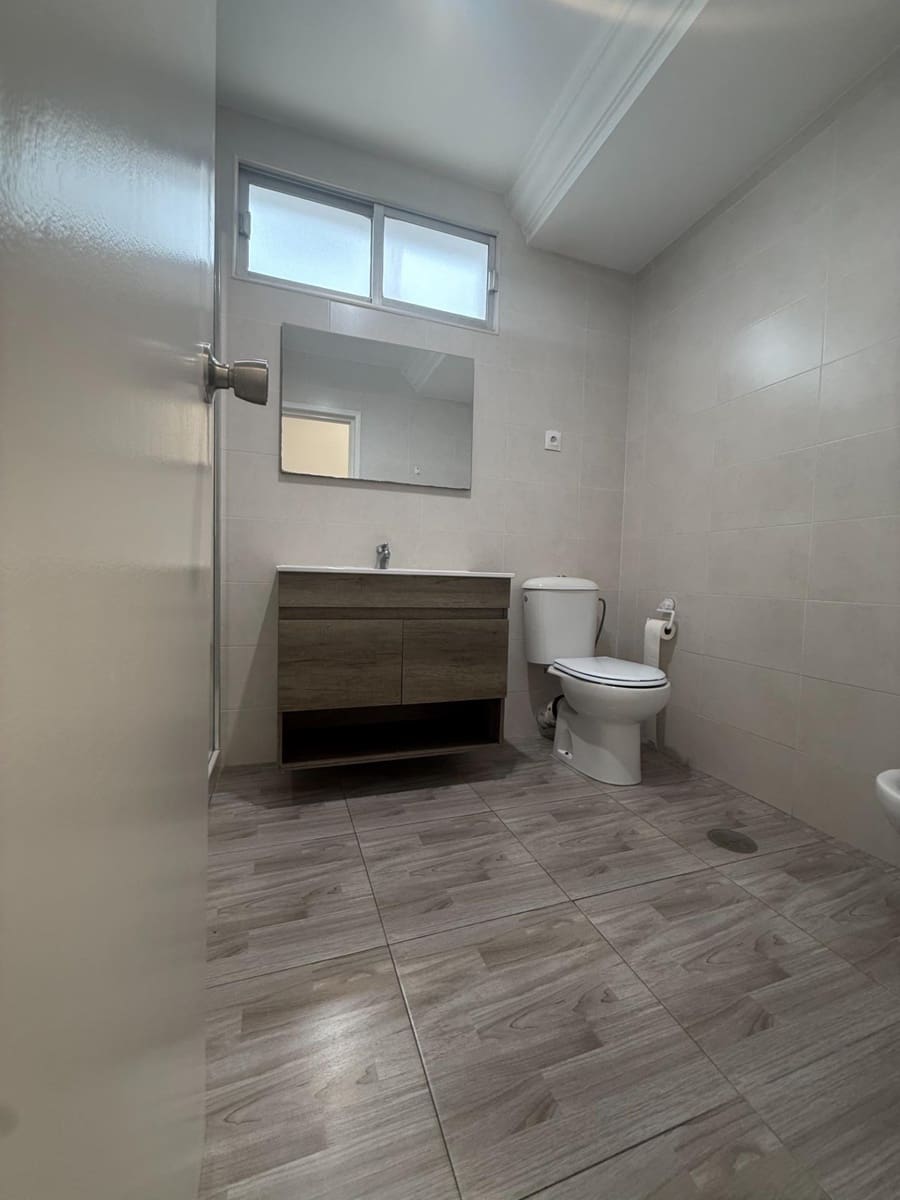 4 bedroom Flat for rent in Malaga city with garage - € 1,250 (Ref: 9541658)