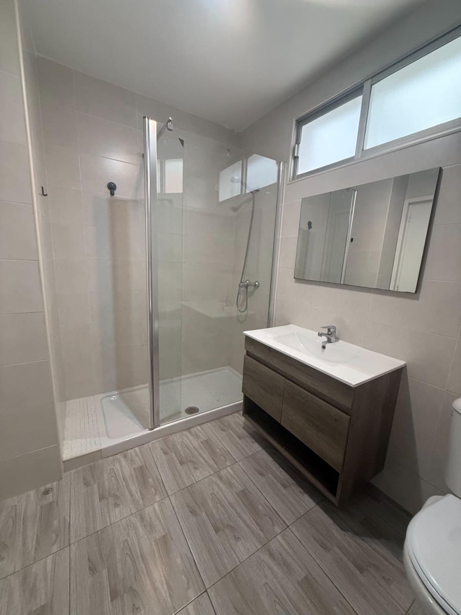 4 bedroom Flat for rent in Malaga city with garage - € 1,250 (Ref: 9541658)