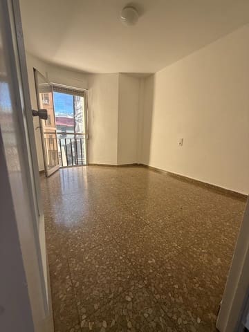 4 bedroom Flat for rent in Marmoles, Málaga city with garage - € 1,250 (Ref: 9541658)