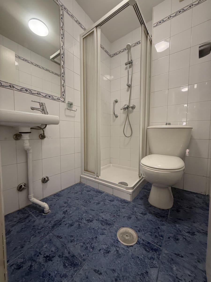 4 bedroom Flat for rent in Malaga city with garage - € 1,250 (Ref: 9541658)