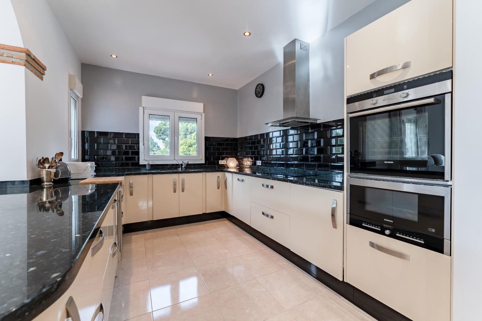 5 sypialnia Willa na sprzedaż w Velez-Malaga z basenem - 875 000 € (Ref: 9562078)