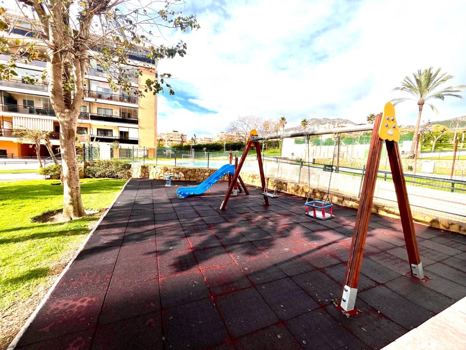 Piso de 3 habitaciones en Torremolinos en venta con piscina - 420.000 € (Ref: 9584549)