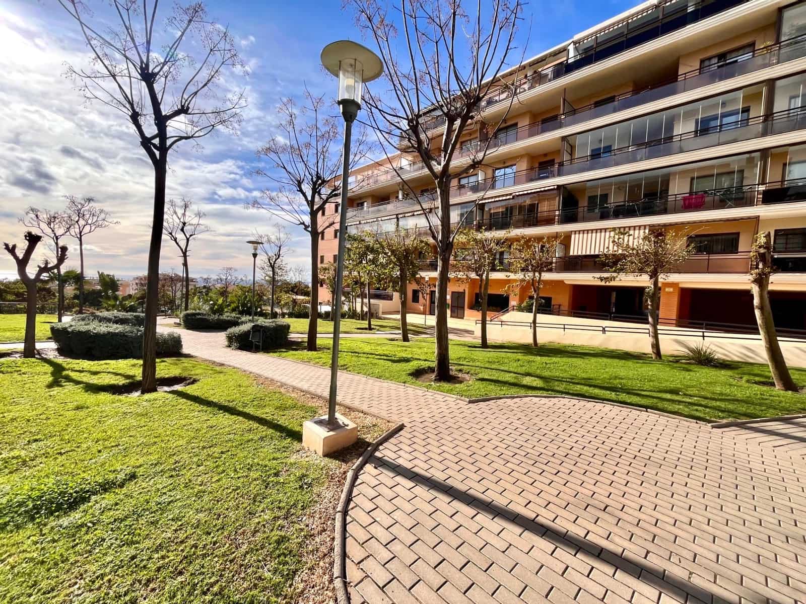 Piso de 3 habitaciones en Torremolinos en venta con piscina - 420.000 € (Ref: 9584549)