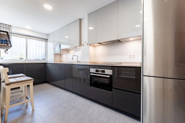 3 sovrum Radhus till salu i La Cala del Moral, Rincón de la Victoria med pool - 490 000 € (Ref: 9596405)