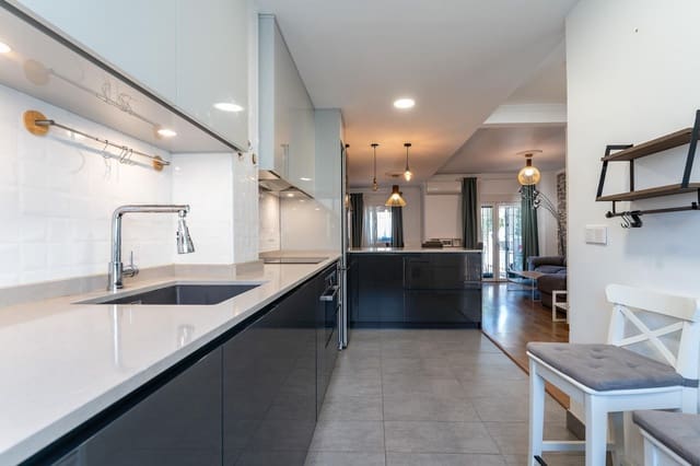 3 sovrum Radhus till salu i La Cala del Moral, Rincón de la Victoria med pool - 490 000 € (Ref: 9596405)