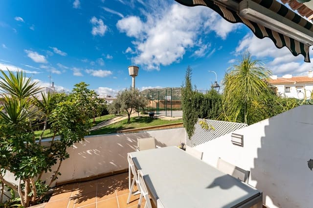 3 sovrum Radhus till salu i La Cala del Moral, Rincón de la Victoria med pool - 490 000 € (Ref: 9596405)