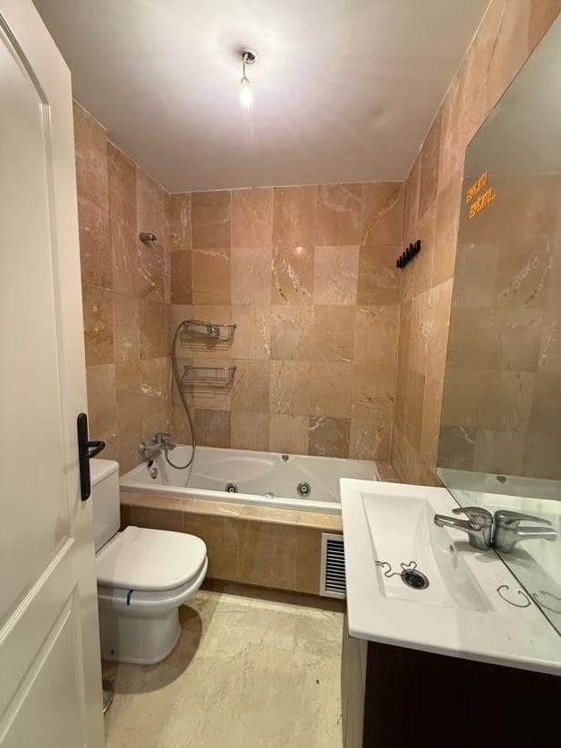 2 bedroom Flat for sale in Estepona - € 320,000 (Ref: 9616088)