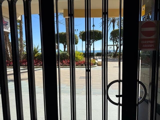 2 bedroom Flat for sale in Puerto de Estepona, Estepona - € 320,000 (Ref: 9616088)