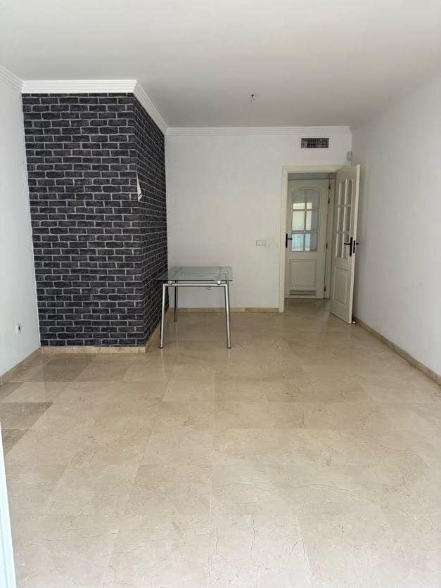 2 bedroom Flat for sale in Estepona - € 320,000 (Ref: 9616088)