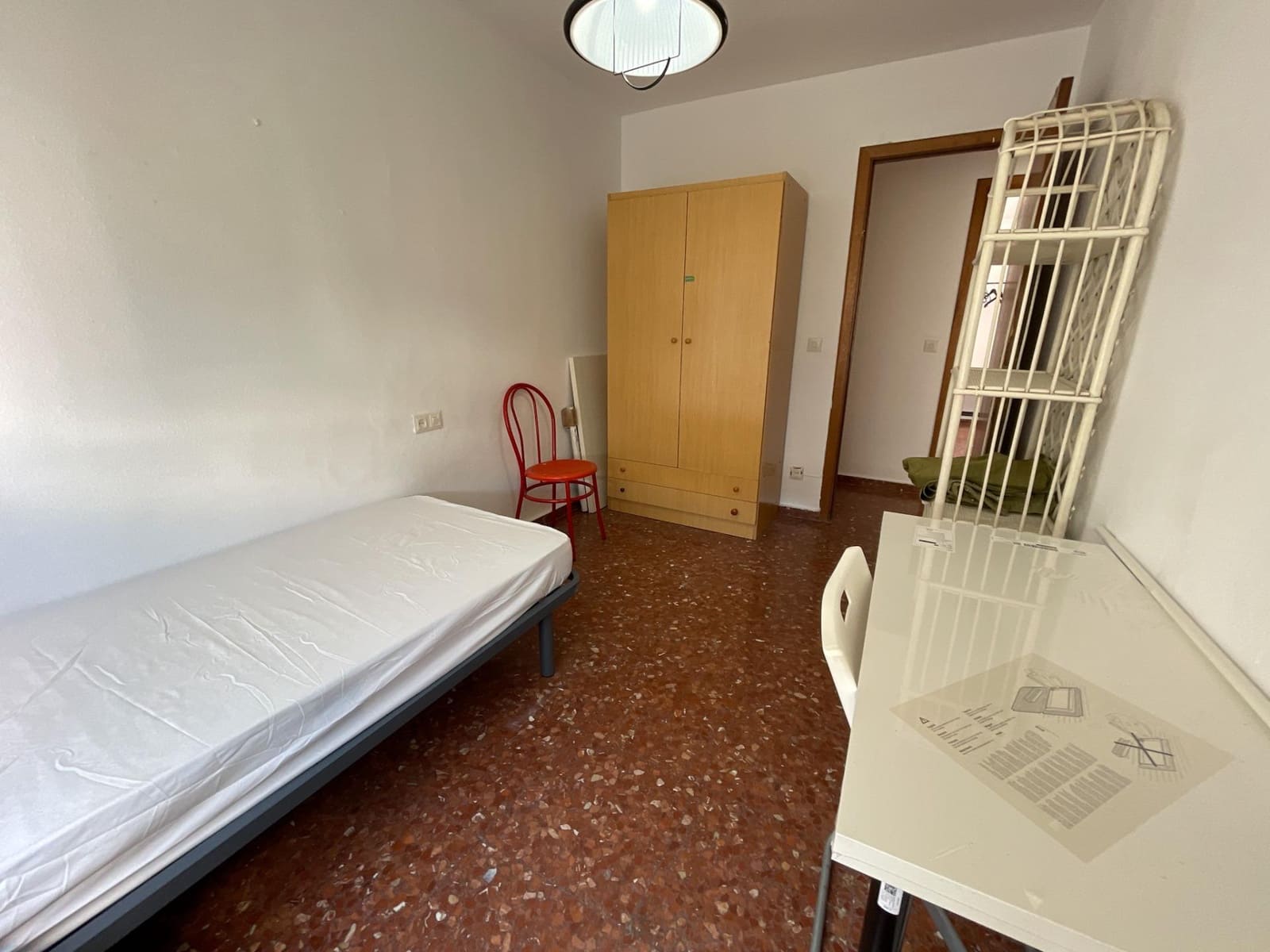 Piso de 4 habitaciones en Málaga ciudad en alquiler - 1.350 € (Ref: 9616089)