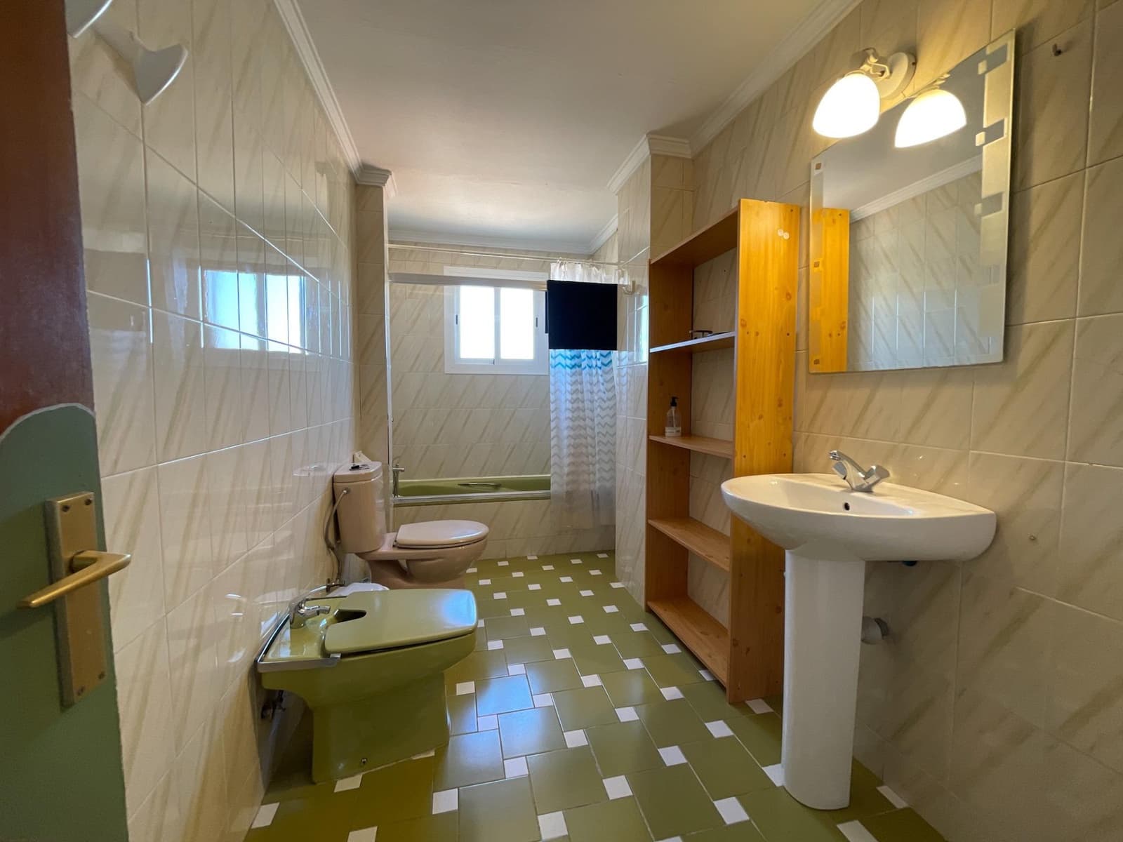 Piso de 4 habitaciones en Málaga ciudad en alquiler - 1.350 € (Ref: 9616089)