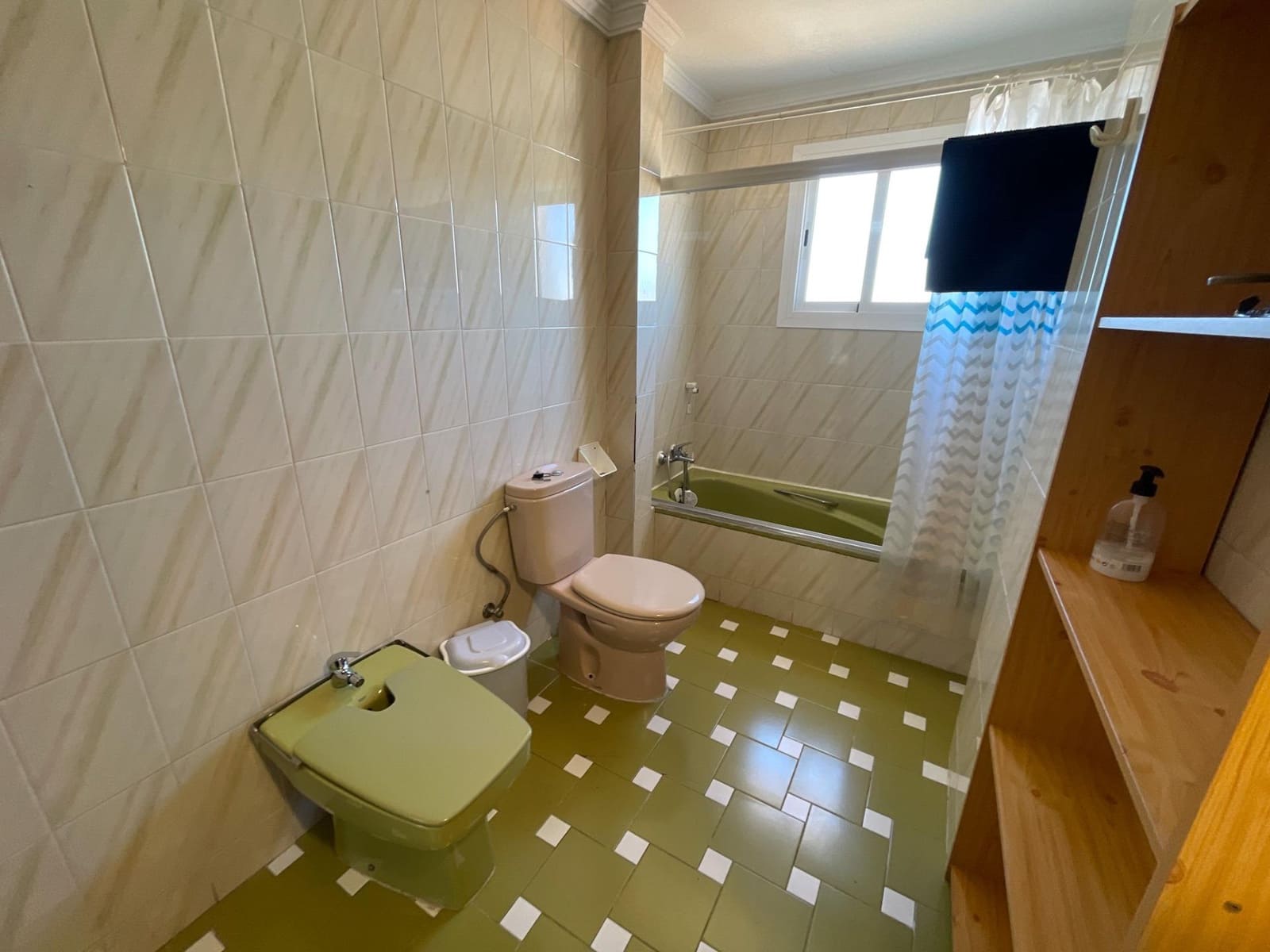 Piso de 4 habitaciones en Málaga ciudad en alquiler - 1.350 € (Ref: 9616089)