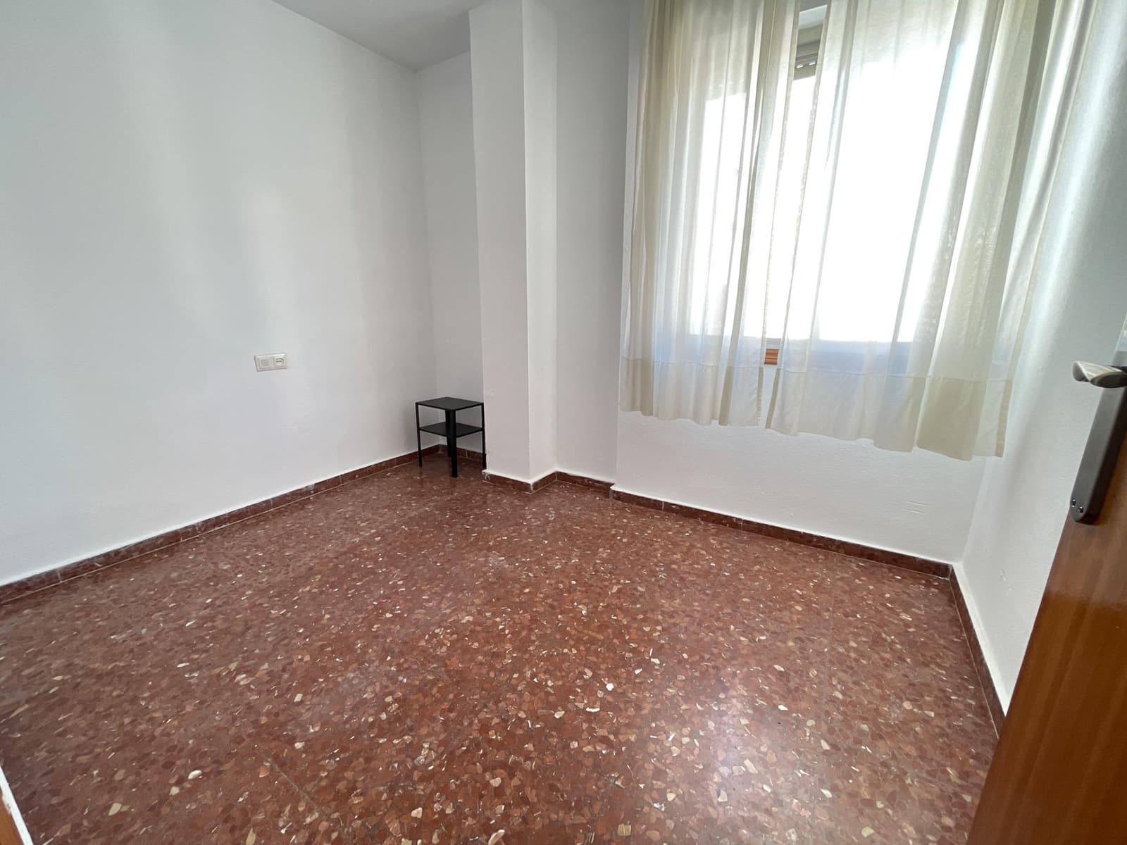 Piso de 4 habitaciones en Málaga ciudad en alquiler - 1.350 € (Ref: 9616089)