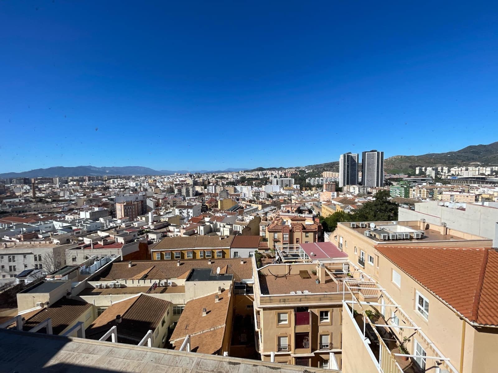 Piso de 4 habitaciones en Málaga ciudad en alquiler - 1.350 € (Ref: 9616089)