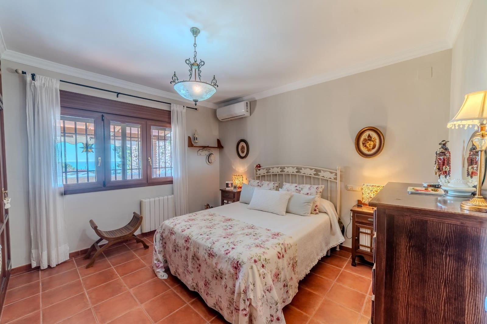 4 bedroom Villa for sale in La Cala del Moral with garage - € 740,000 (Ref: 9625925)