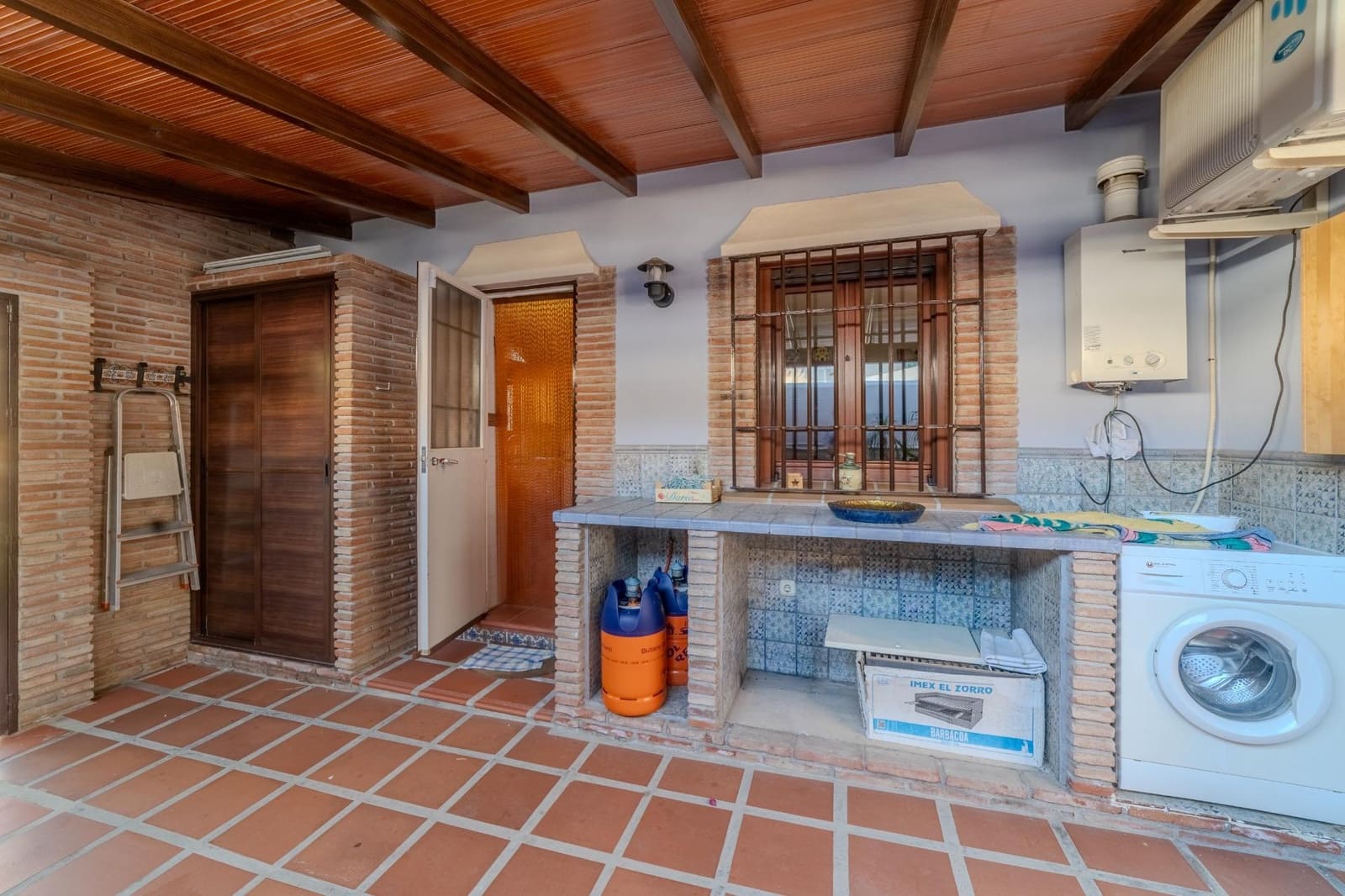 4 bedroom Villa for sale in La Cala del Moral with garage - € 740,000 (Ref: 9625925)