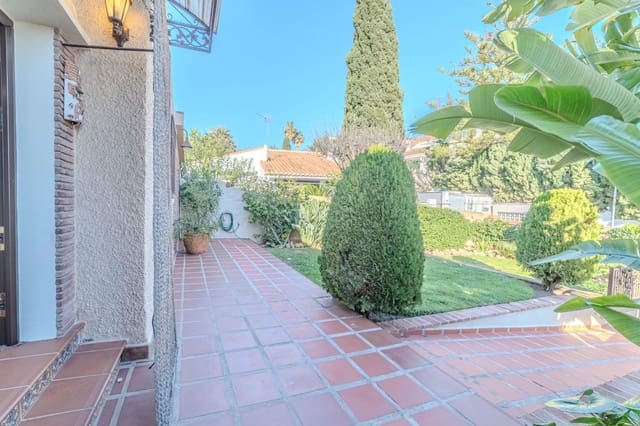 4 soverom Villa til salgs i La Cala del Moral, Rincón de la Victoria med garasje - € 740 000 (Ref: 9625925)