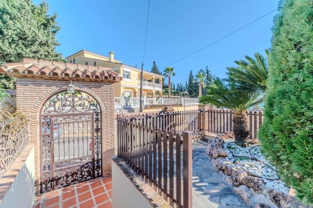 4 soverom Villa til salgs i La Cala del Moral, Rincón de la Victoria med garasje - € 740 000 (Ref: 9625925)