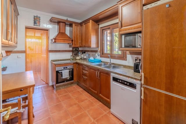 4 soveværelse Villa til salg i La Cala del Moral, Rincón de la Victoria med garage - € 740.000 (Ref: 9625925)