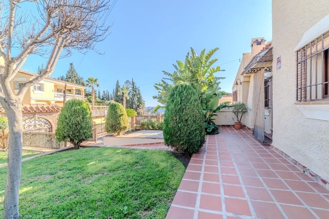 4 soveværelse Villa til salg i La Cala del Moral, Rincón de la Victoria med garage - € 740.000 (Ref: 9625925)