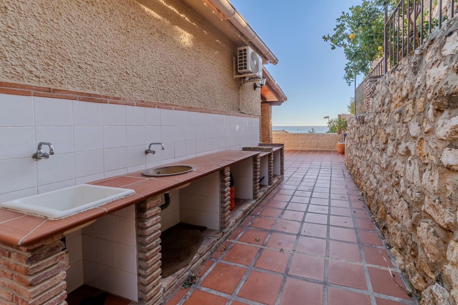 4 bedroom Villa for sale in La Cala del Moral with garage - € 740,000 (Ref: 9625925)