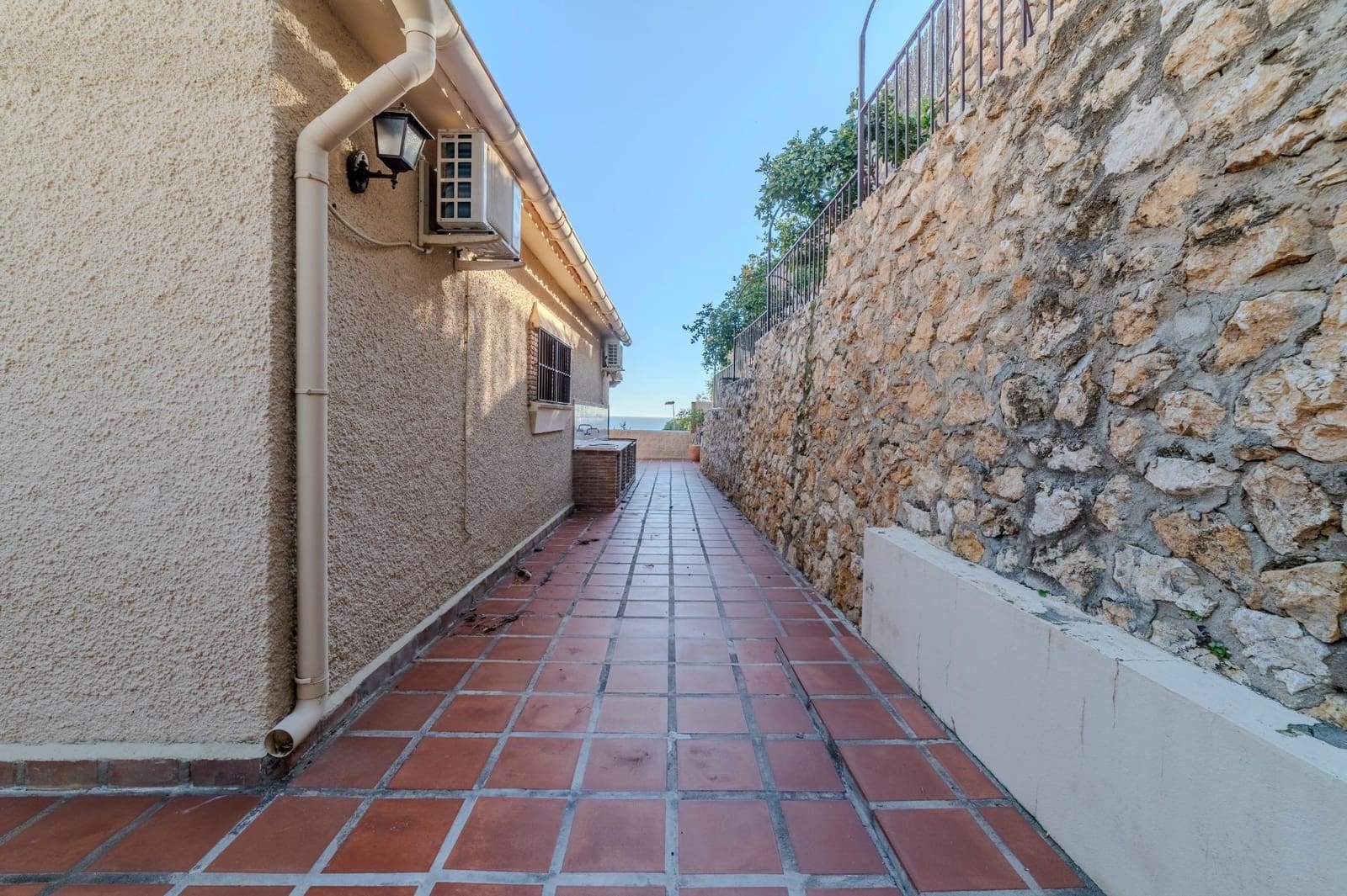 4 bedroom Villa for sale in La Cala del Moral with garage - € 740,000 (Ref: 9625925)