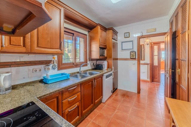 4 soverom Villa til salgs i La Cala del Moral, Rincón de la Victoria med garasje - € 740 000 (Ref: 9625925)