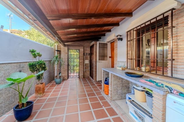 4 quarto Moradia para venda em La Cala del Moral, Rincón de la Victoria com garagem - 740 000 € (Ref: 9625925)