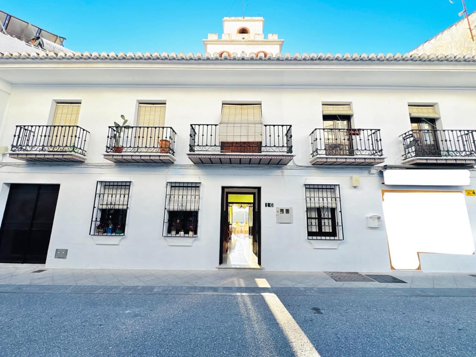 10 bedroom Townhouse for sale in Frigiliana with garage - € 840,000 (Ref: 9634543)