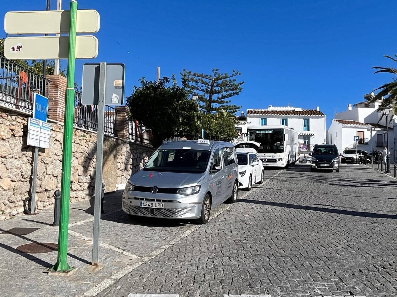 10 bedroom Townhouse for sale in Frigiliana with garage - € 840,000 (Ref: 9634543)