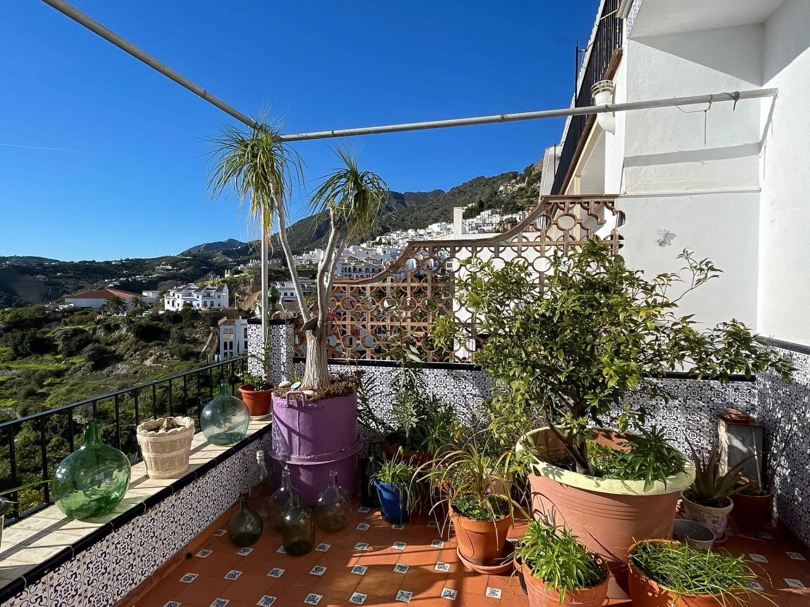 10 bedroom Townhouse for sale in Frigiliana with garage - € 840,000 (Ref: 9634543)