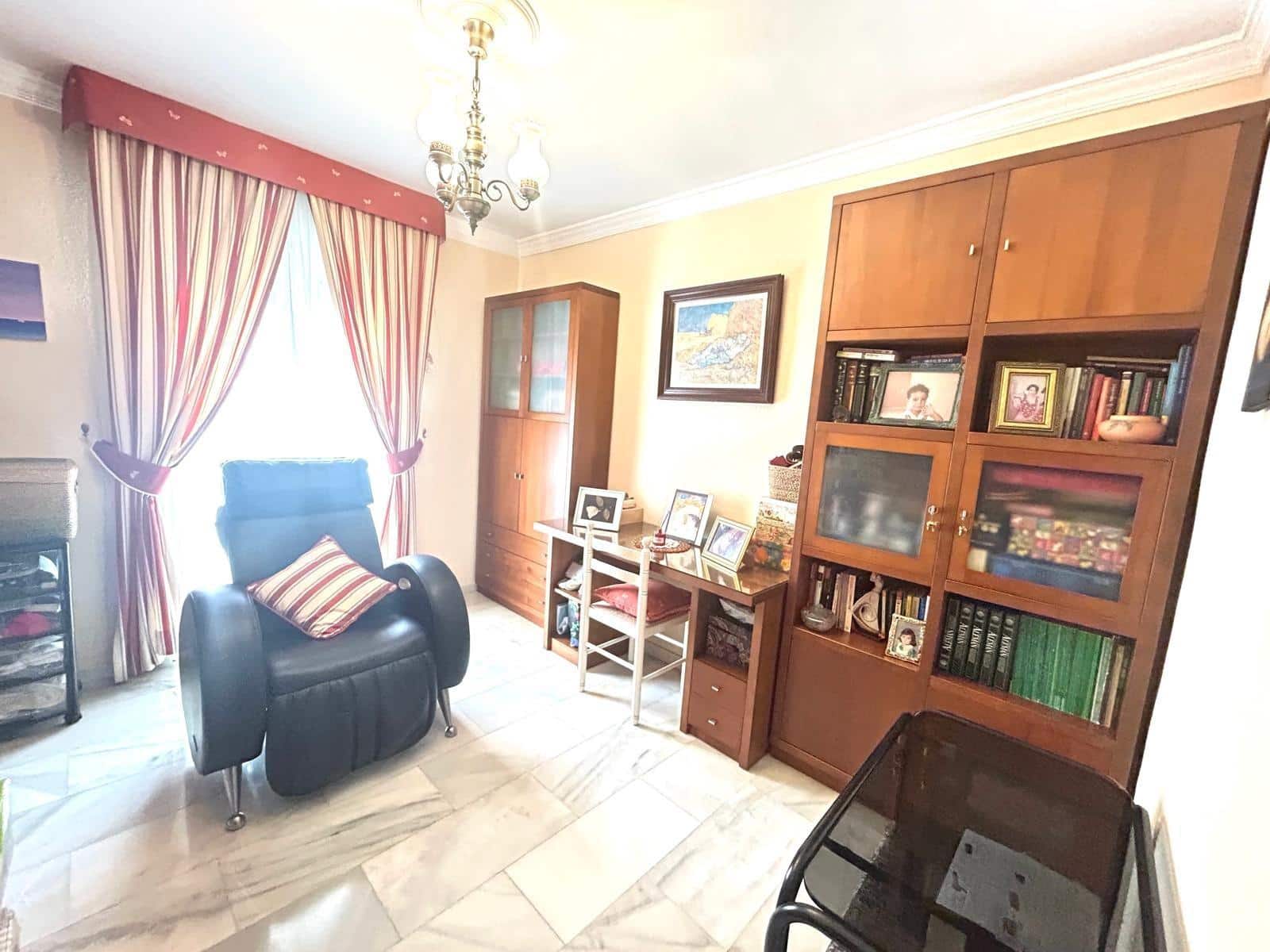3 slaapkamer Flat te koop in Malaga stad - € 380.000 (Ref: 9652238)