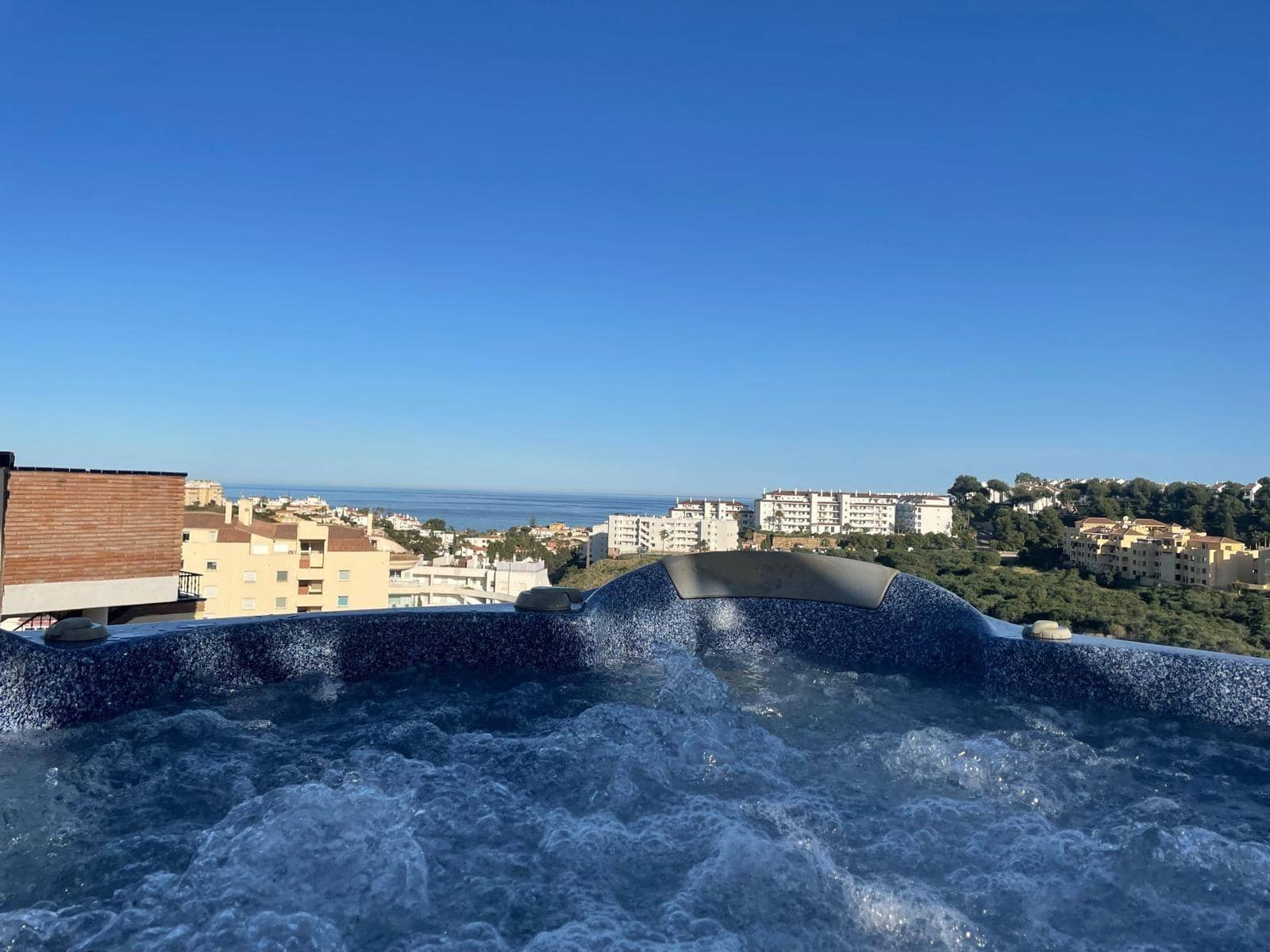 2 bedroom Penthouse for sale in Riviera del Sol with pool - € 474,500 (Ref: 9666794)