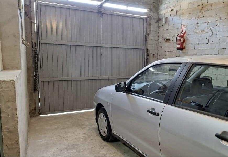 4 slaapkamer Huis te koop in Alhaurin el Grande met garage - € 130.000 (Ref: 9666795)