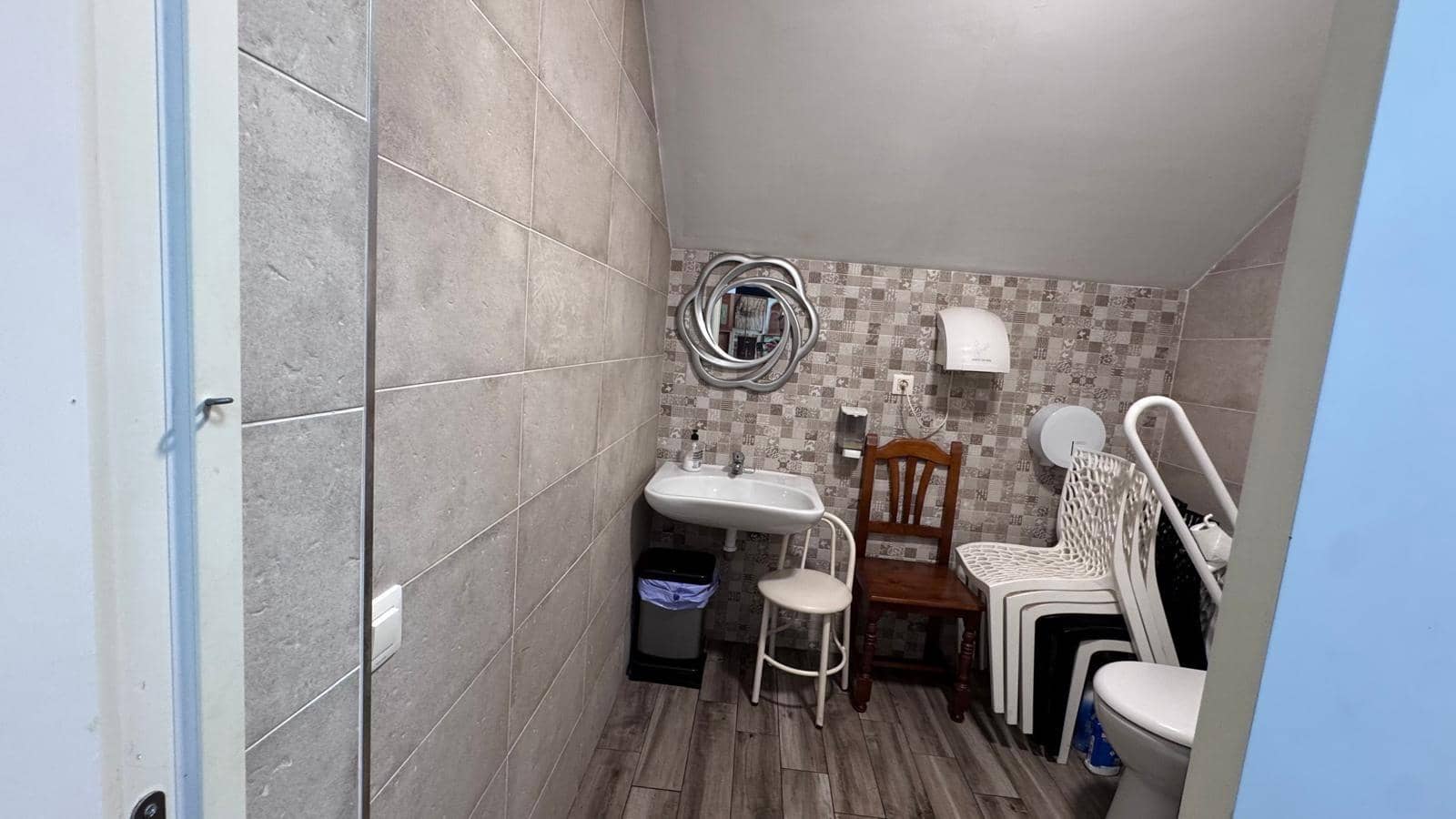 Kommersiell att hyra i Malaga stad - 765 € (Ref: 9677642)