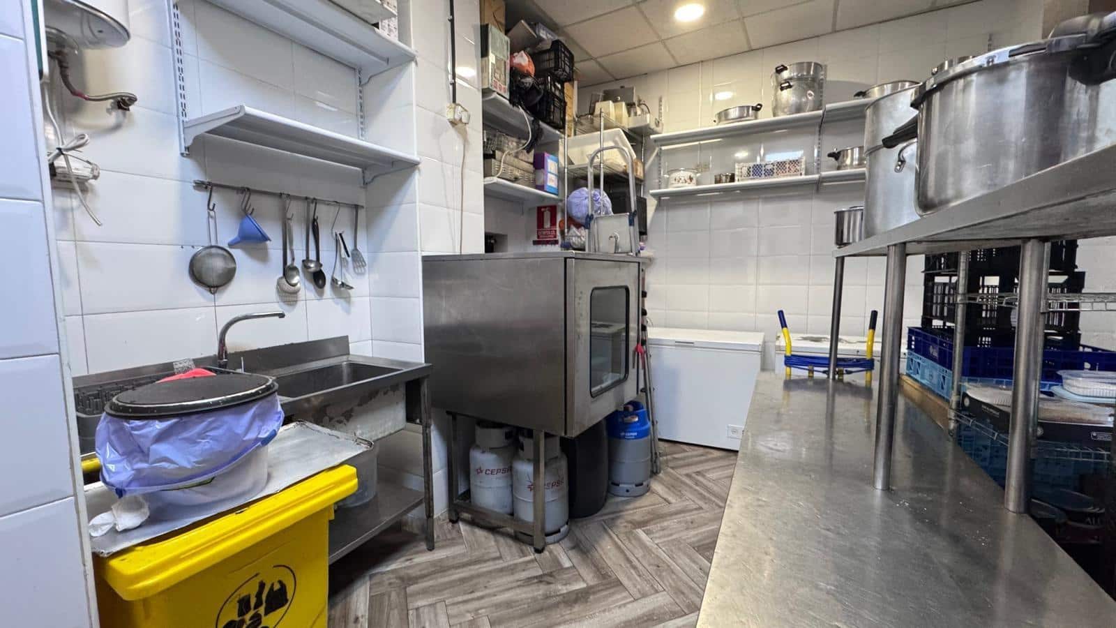 Kommersiell att hyra i Malaga stad - 765 € (Ref: 9677642)