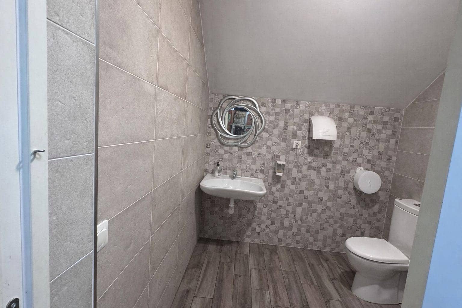 Commercial for rent in Malaga city - € 765 (Ref: 9677642)