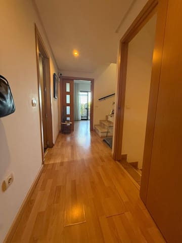 4 soverom Rekkehus til leie i Málaga by med svømmebasseng garasje - € 1 800 (Ref: 9696316)