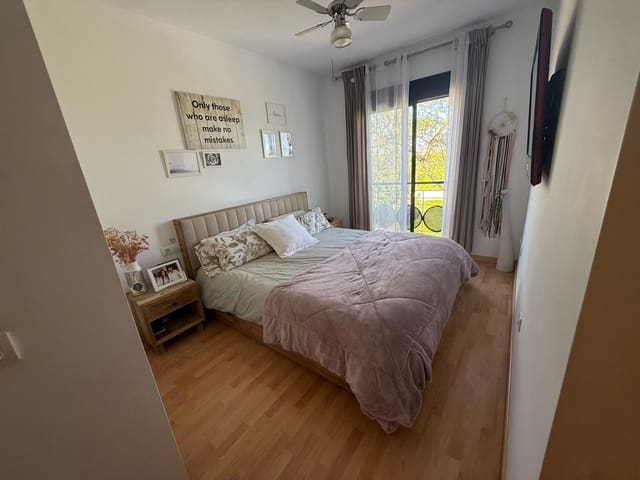 4 soverom Rekkehus til leie i Málaga by med svømmebasseng garasje - € 1 800 (Ref: 9696316)