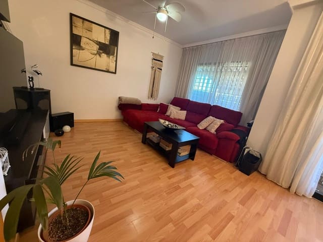 4 soverom Rekkehus til leie i Málaga by med svømmebasseng garasje - € 1 800 (Ref: 9696316)