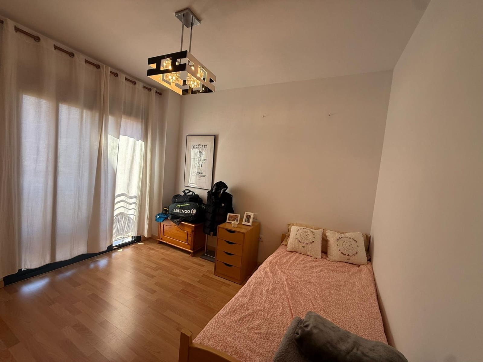 4 soverom Rekkehus til leie i Malaga by med svømmebasseng garasje - € 1 800 (Ref: 9696316)