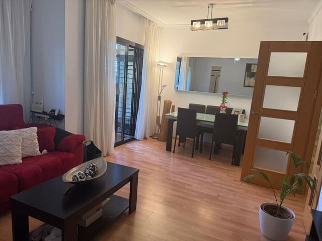 4 soverom Rekkehus til leie i Málaga by med svømmebasseng garasje - € 1 800 (Ref: 9696316)