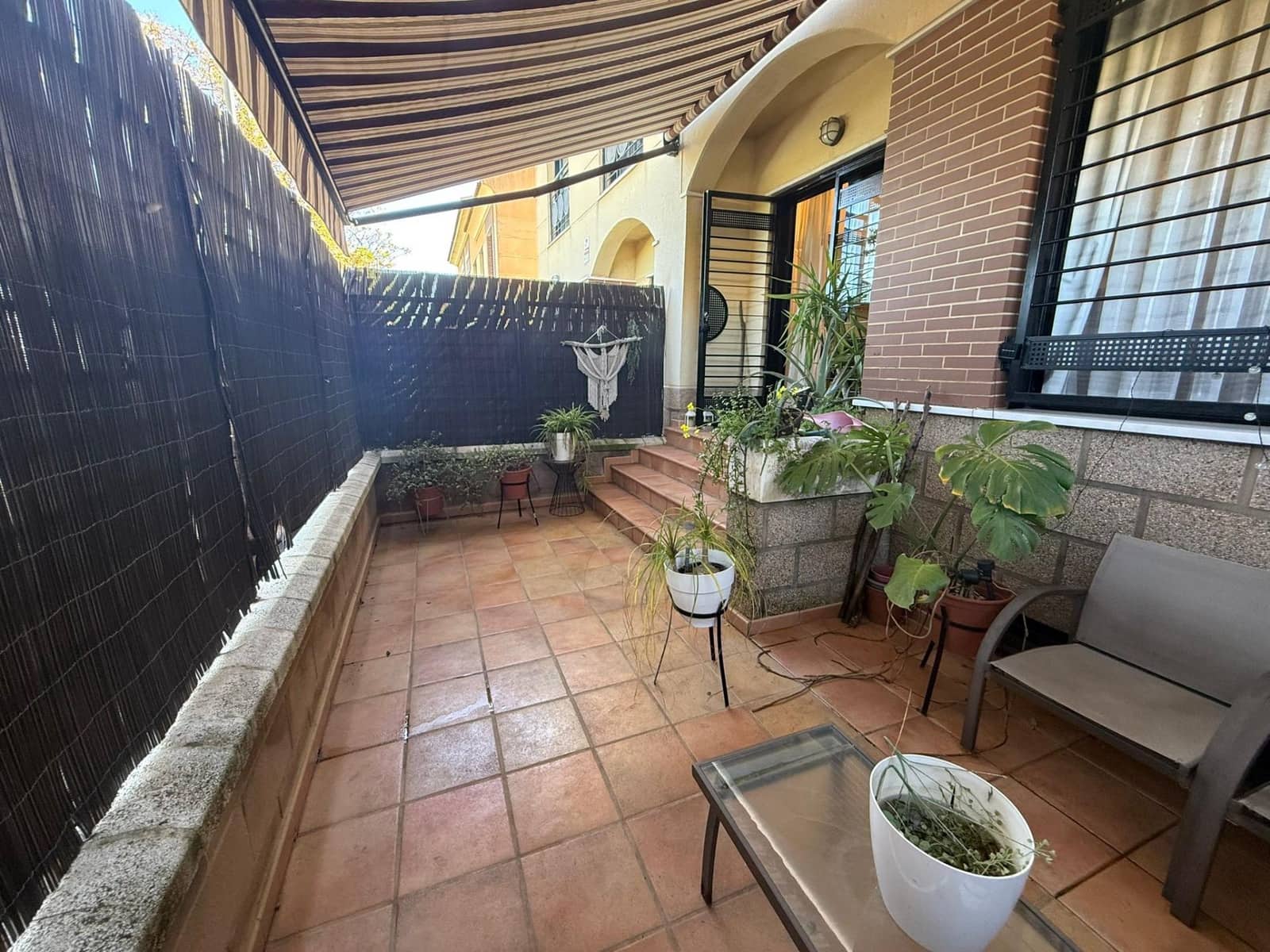 4 soverom Rekkehus til leie i Malaga by med svømmebasseng garasje - € 1 800 (Ref: 9696316)