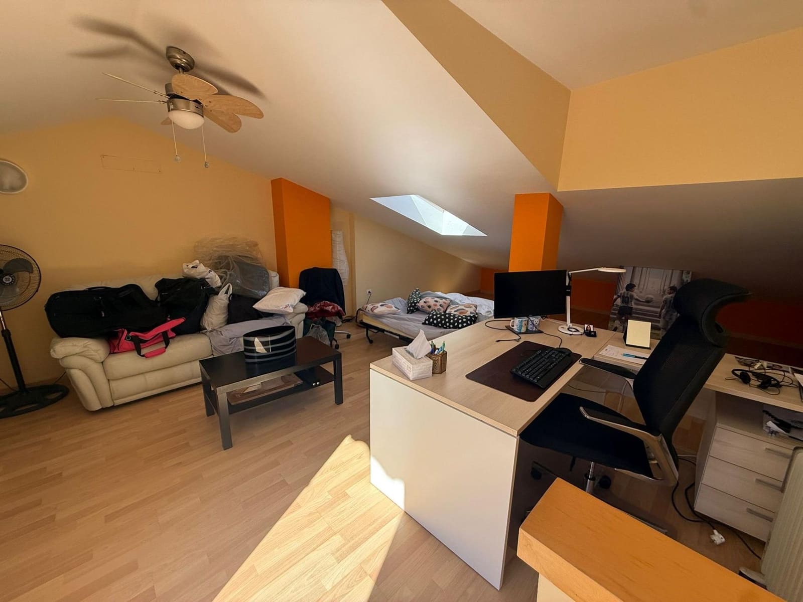 4 soverom Rekkehus til leie i Malaga by med svømmebasseng garasje - € 1 800 (Ref: 9696316)