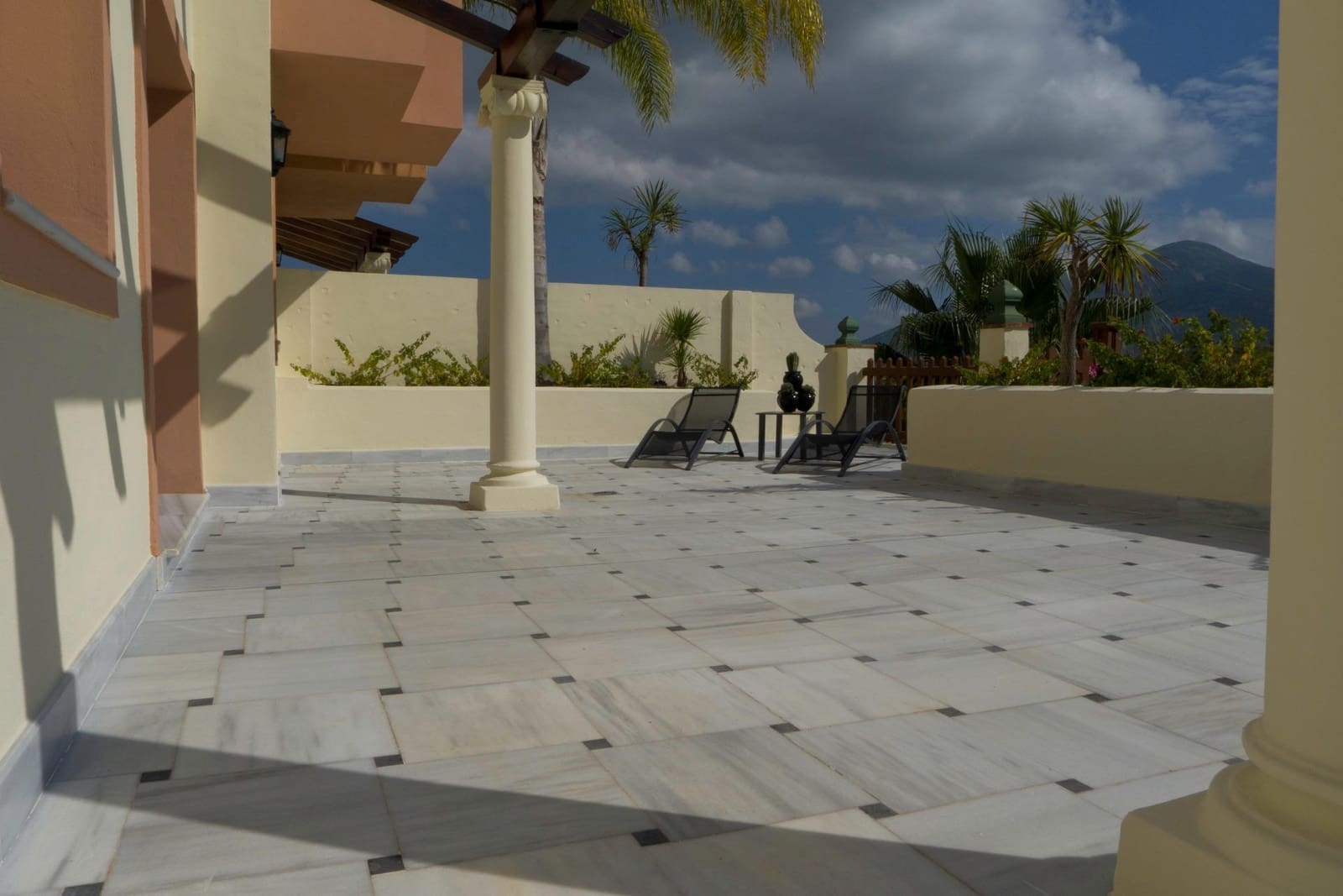 3 bedroom Semi-detached Villa for sale in Coin with pool garage - € 420,000 (Ref: 9720205)