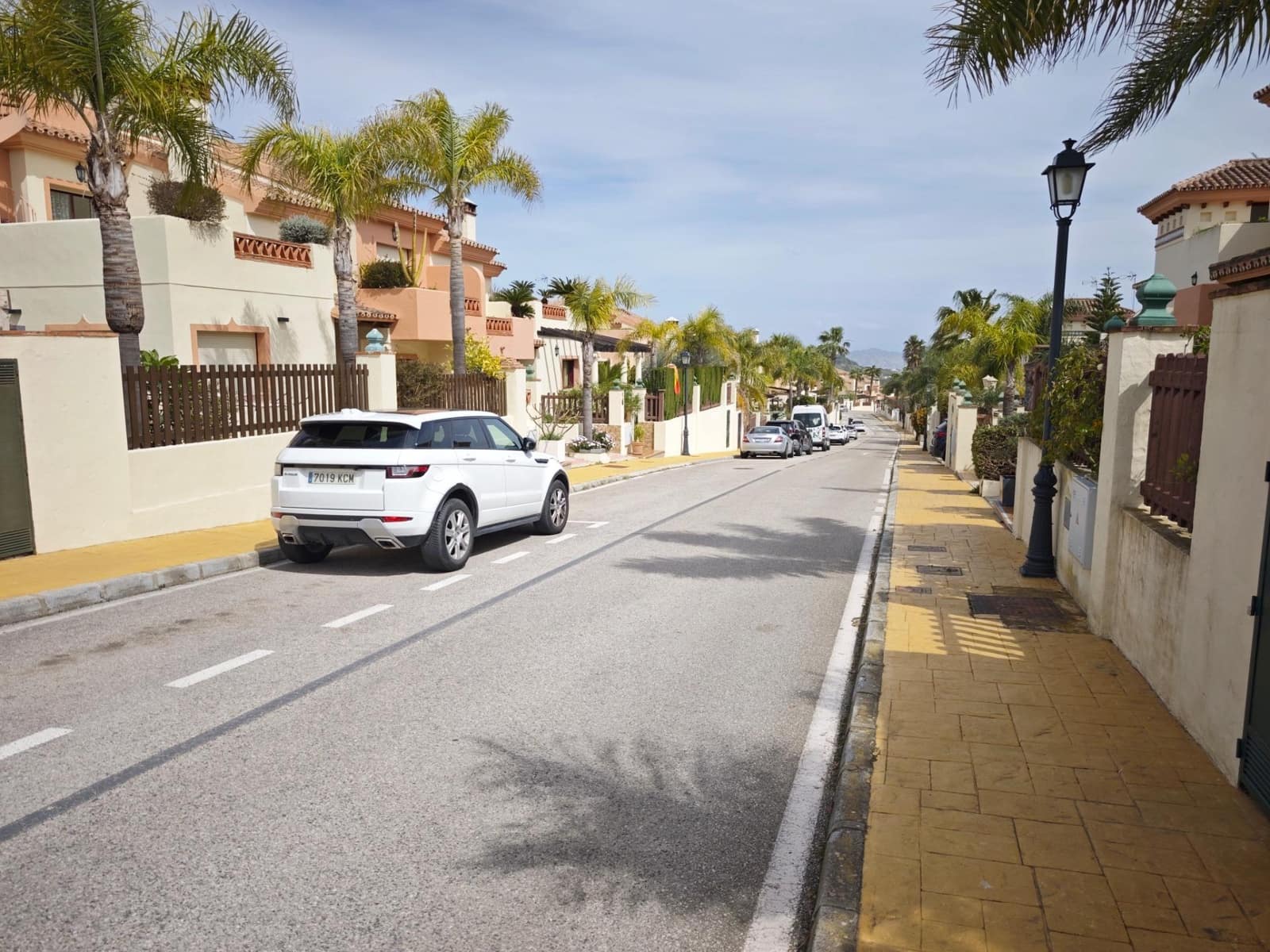 3 bedroom Semi-detached Villa for sale in Coin with pool garage - € 420,000 (Ref: 9720205)