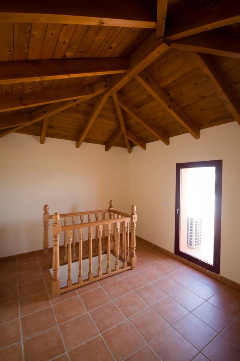 5 bedroom Semi-detached Villa for sale in Coin with pool garage - € 420,000 (Ref: 9720205)