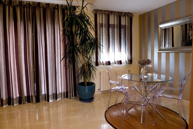 Pareado de 5 habitaciones en Coín en venta con piscina garaje - 420.000 € (Ref: 9720205)