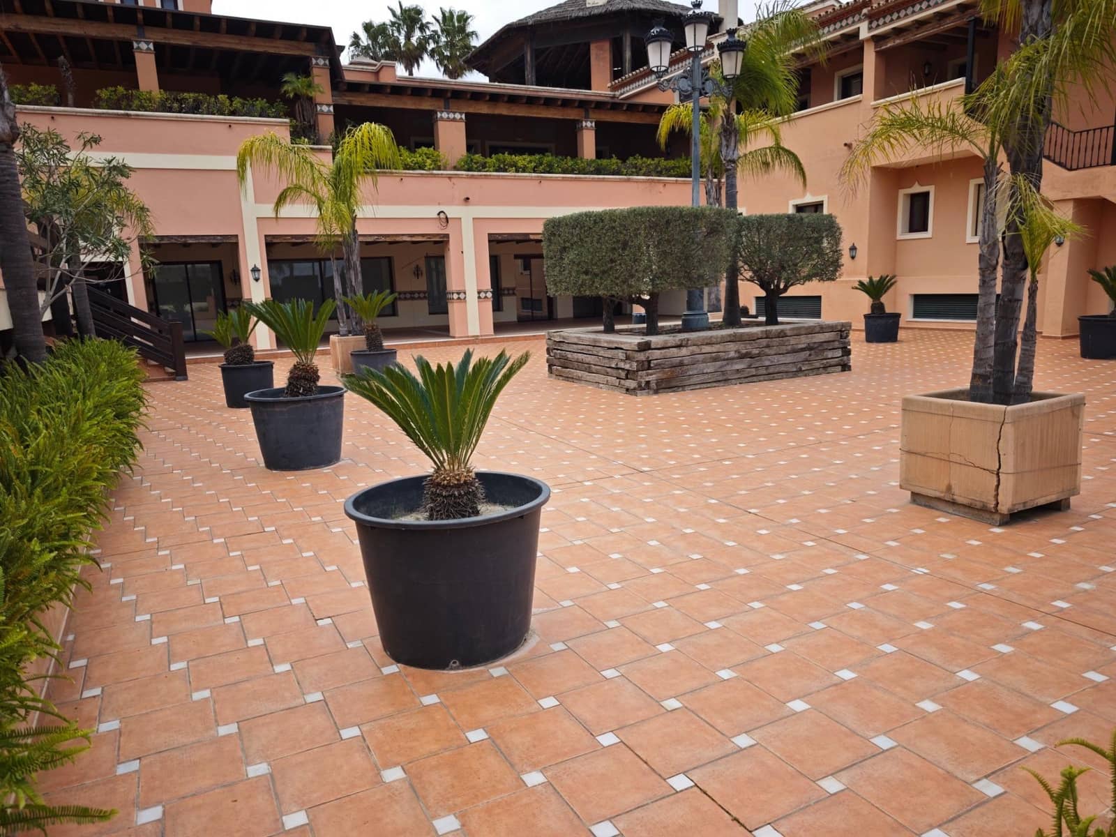 5 bedroom Semi-detached Villa for sale in Coin with pool garage - € 420,000 (Ref: 9720205)