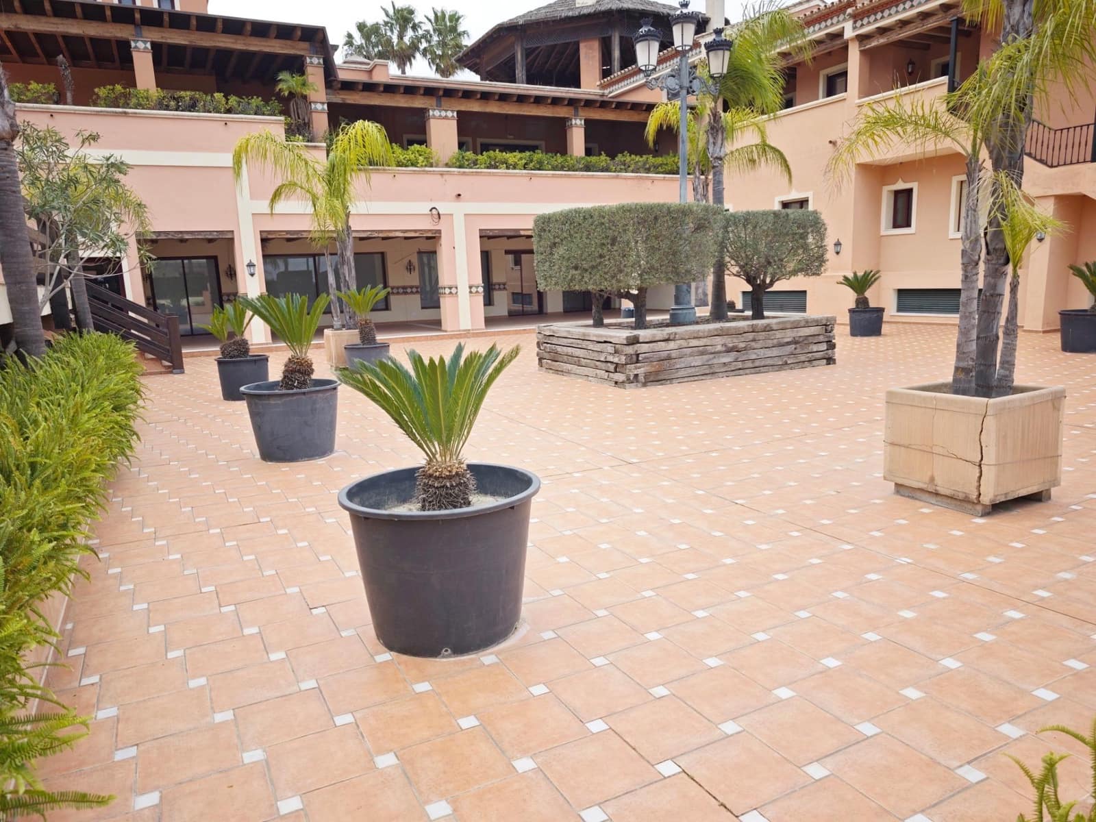 5 bedroom Semi-detached Villa for sale in Coin with pool garage - € 420,000 (Ref: 9720205)